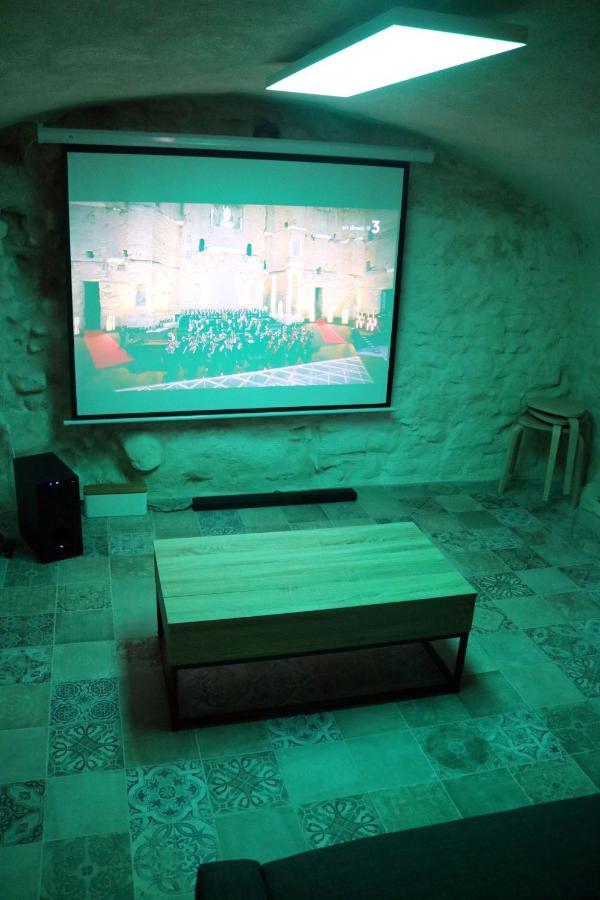 Maison avec salle cinéma, 3 lits, 100m du théâtre Orange  Esterno foto